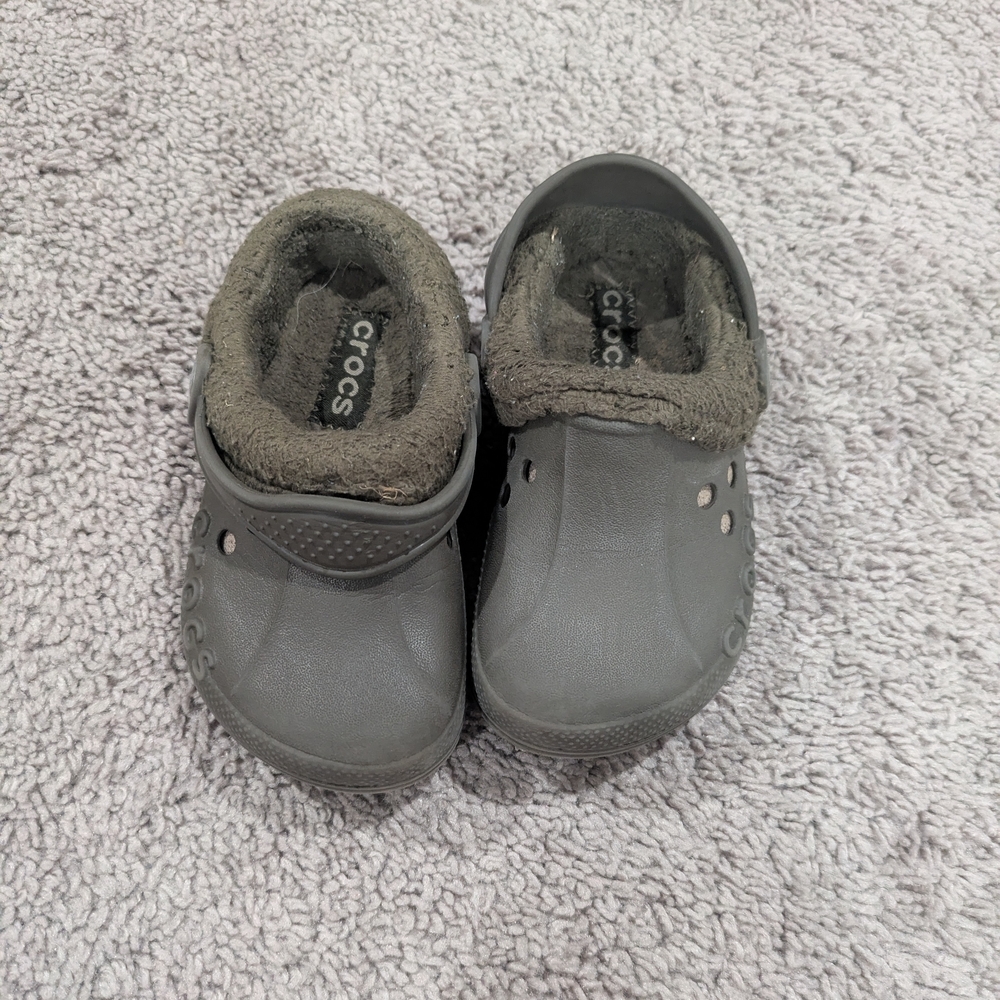 Crocs Kids‎ Brown Fur Lined Clogs Size 8